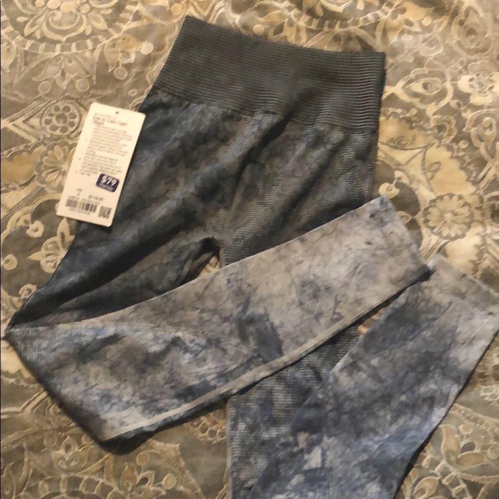 Lululemon size 2 pants. Discontinued style!!